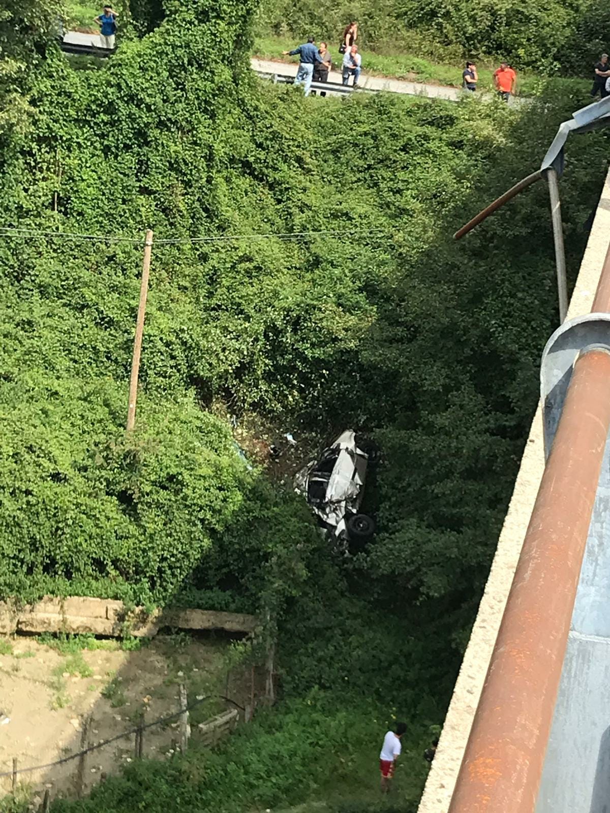 Esce Fuori Strada Con L Auto E Precipita Da Un Ponte Morto Un Uomo In