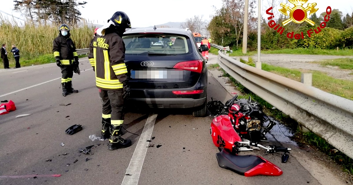 Tragedia Nel Lametino Centauro Enne Perde La Vita In Un Incidente