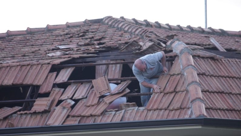 Violenti temporali su tutta la Calabria
A Roccella casa in fiamme sotto al diluvio