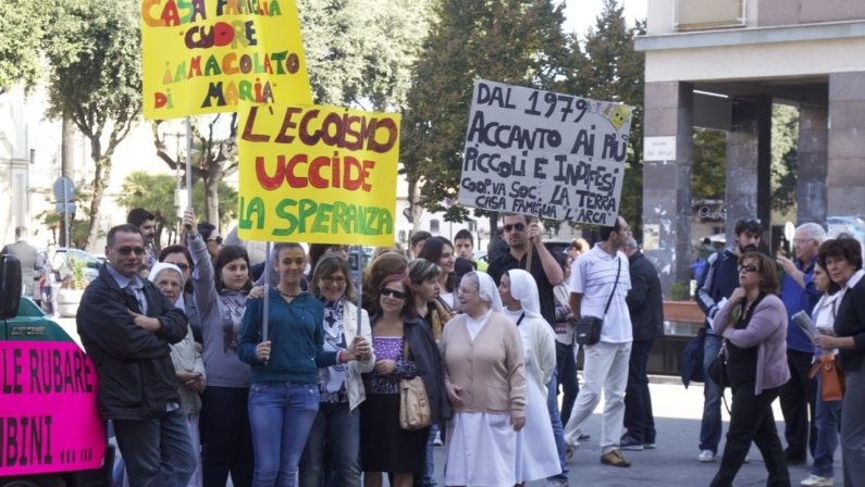 Protestano le case famiglia: per i bambini
la Regione paga le rette più basse d'Italia