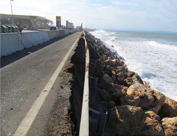 Il mare “assedia” la Statale 18
E la procura fa una ricognizione