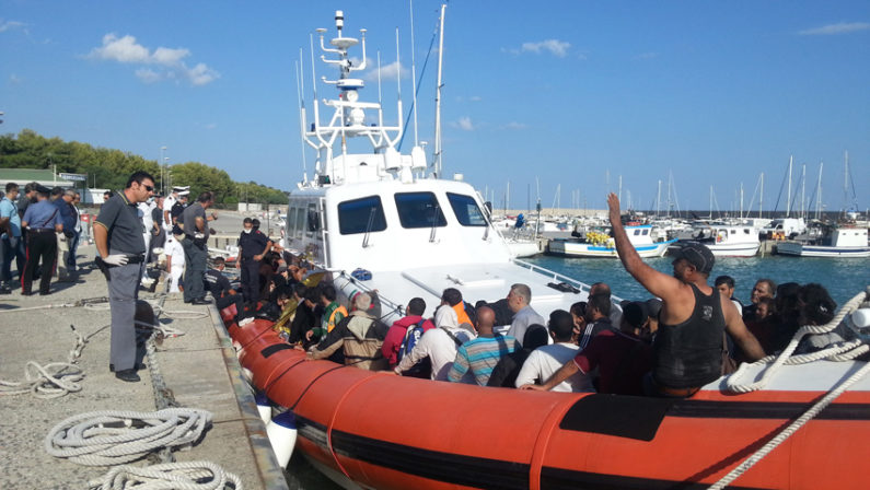 Salvati da mare grosso 155 immigrati, molti siriani
Un gruppo aiutato da una nave Costa crociere