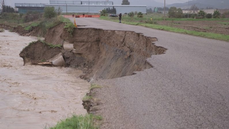 Nell’area industriale di Ferrandina
il Basento straripa e minaccia le aziende