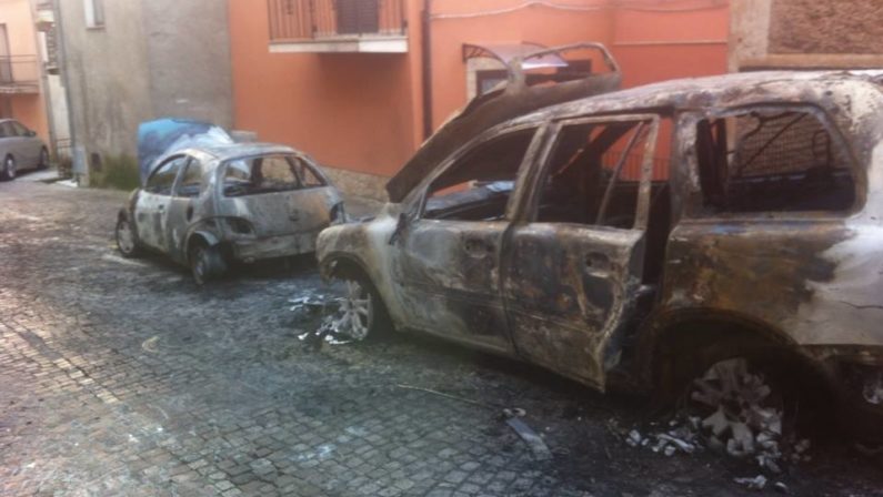 Incendiata ancora l'auto a un sindaco del Lametino
«Non so se ha senso insistere in questa dannata terra?»