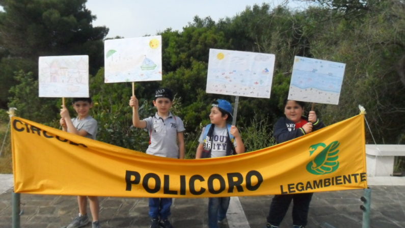 Spiagge sporche e abbandonate
scende in campo Legambiente 
con i ragazzi di Isis e Giovanni Paolo II