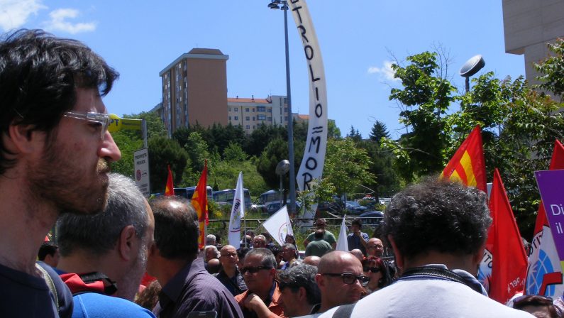 In quattrocento per dire no al petrolio
le foto della manifestazione