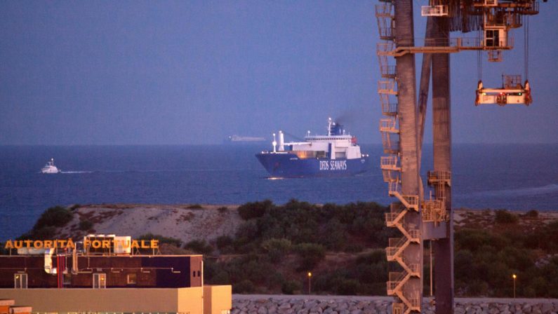 Porto Gioia Tauro, iniziati dieci giorni di scioperoLavoratori provano a difendere centinaia di posti