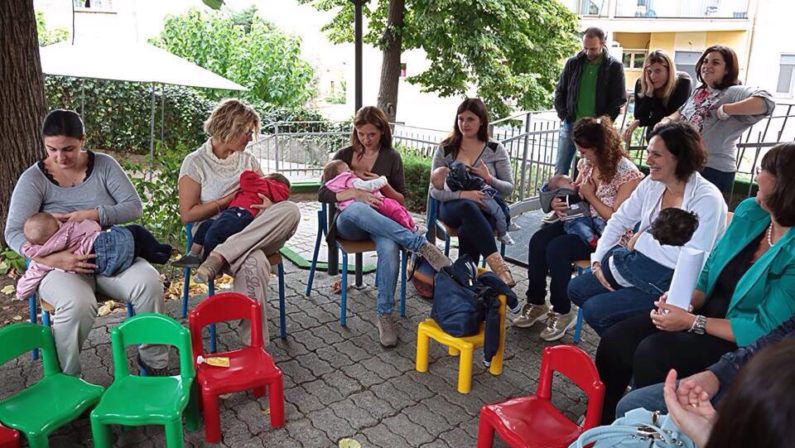 Cosenza, flash mob delle mamme per promuovere
la settimana mondiale allattamento al seno