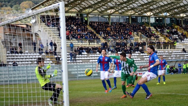 Lega pro, il Cosenza blocca la Salernitana
La Vigor non riesce a superare l'Aversa