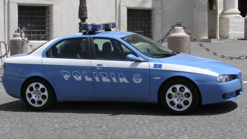 Aggrediscono agenti di polizia
denunciati tre tifosi