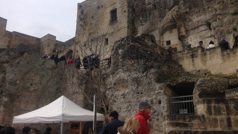 Matera gremita nelle vacanze di pasqua
Il maltempo non ferma l’assalto dei visitatori