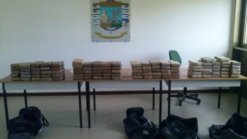 Nel carico di mandorle c'erano 91 chili di cocaina
Scoperta da 20 milioni nel porto di Gioia Tauro