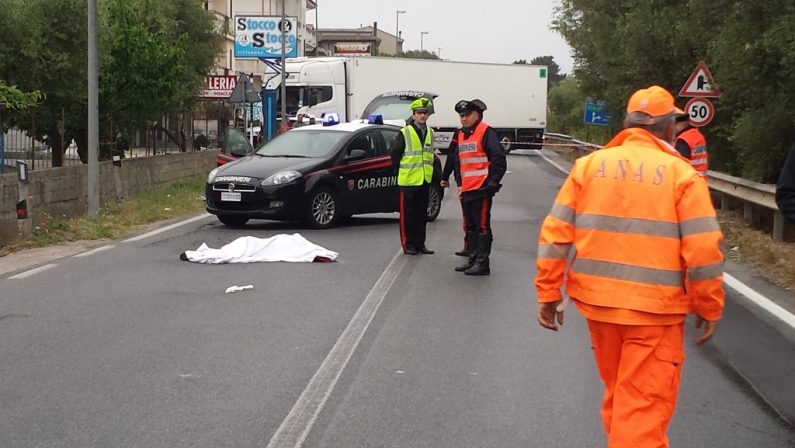 Donna travolta e uccisa da un’auto vicino Vibo
Le foto dell’incidente stradale sulla statale 18