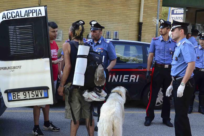 LE FOTO – Capotreno aggredito, arrestati due punkabbestia spagnoli