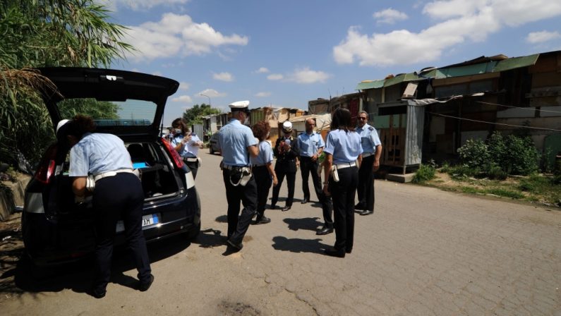 Cosenza, sgomberato il campo rom del Ferr
Le immagini delle operazioni di trasferimento