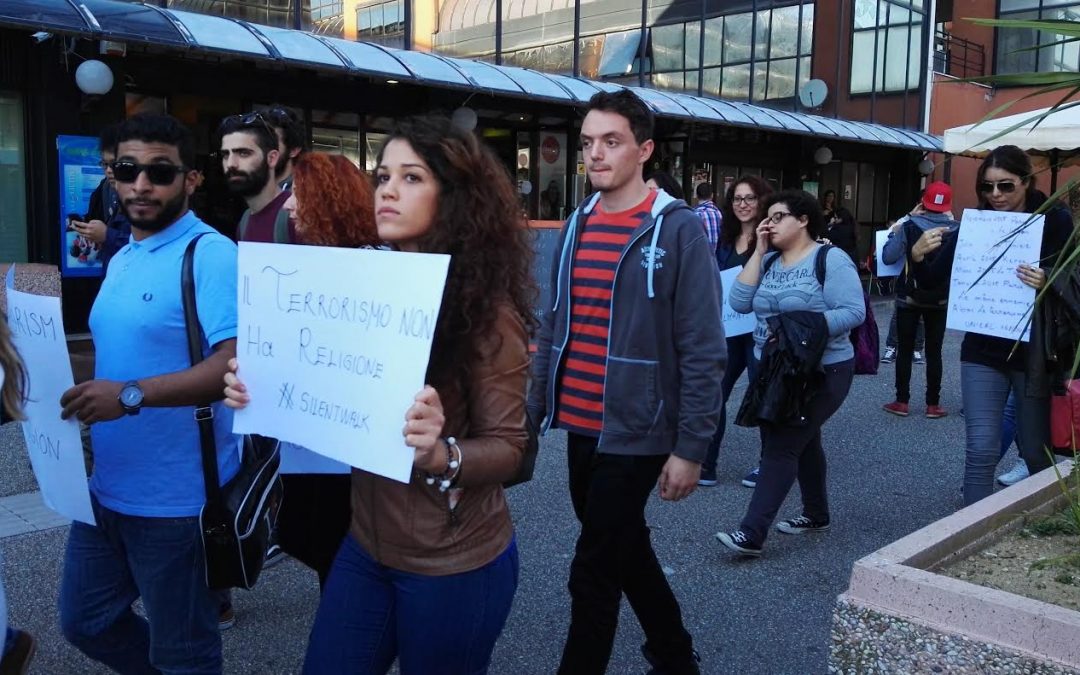 LE FOTO – La marcia silenziosa dell’Unical
«I terroristi non hanno religione»