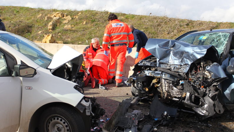 Ancora sangue sulle strade, un morto e due feriti