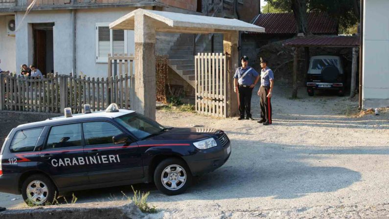 Lite familiare, uccide il cognato a coltellate
dopo una lite con la moglie, ricercato a Platì