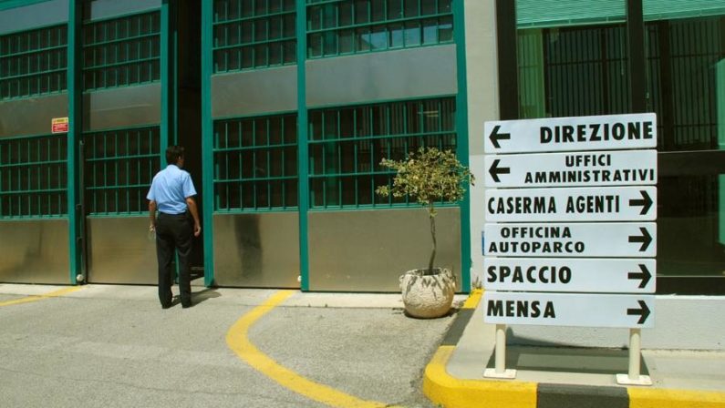 Mamma e figlio escono fuori dal carcere
A Castrovillari libero il piccolo di 10 mesi