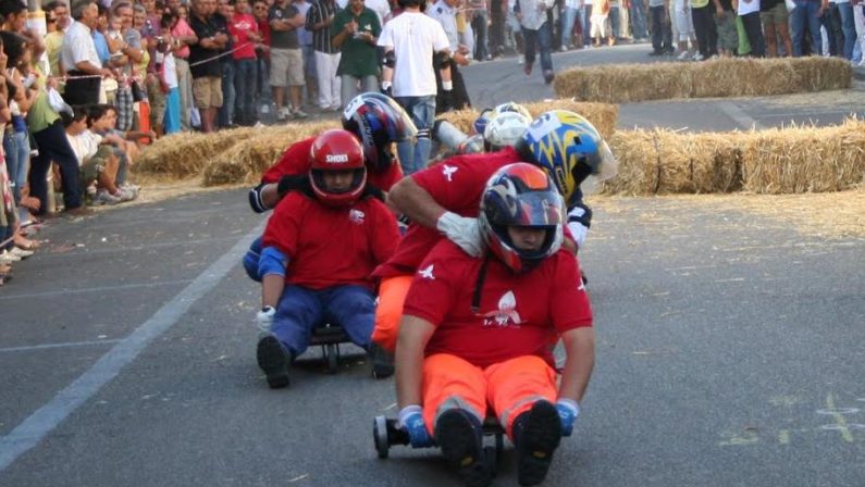 A Parenti si corre sui carri
come su bolidi di formula uno