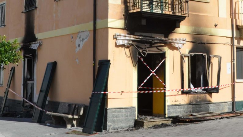 Bar dato alle fiamme nel Vibonese
Possibile intimidazione a commerciante