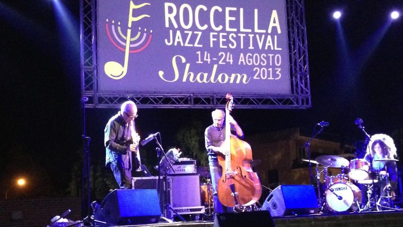 Roccella Jazz si fa a dicembre per aspettare i fondi
Attacco agli sponsor: «Discriminano eventi del Sud»