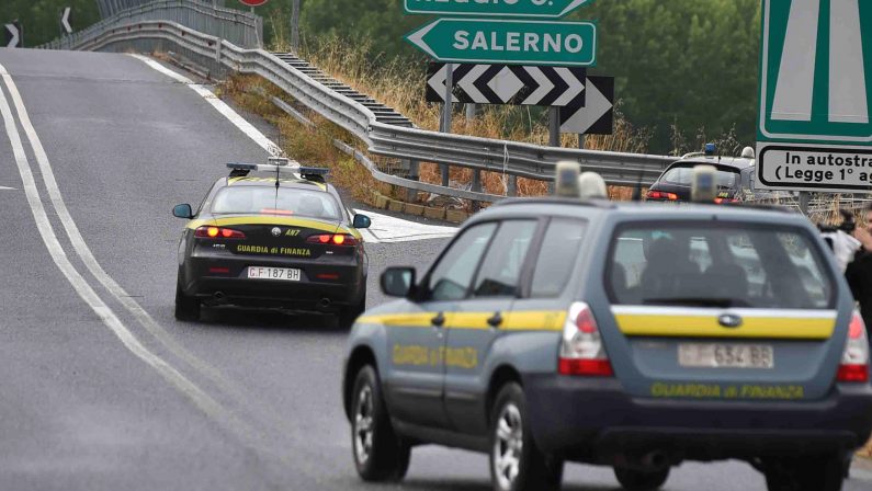 FOTO - Tratto autostrada sequestrata tra Mileto e RosarnoTruffa e danni al fiume Mesima, 21 indagati