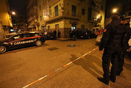 Ragazza di 21 anni raggiunta da un colpo di pistola a Napoli