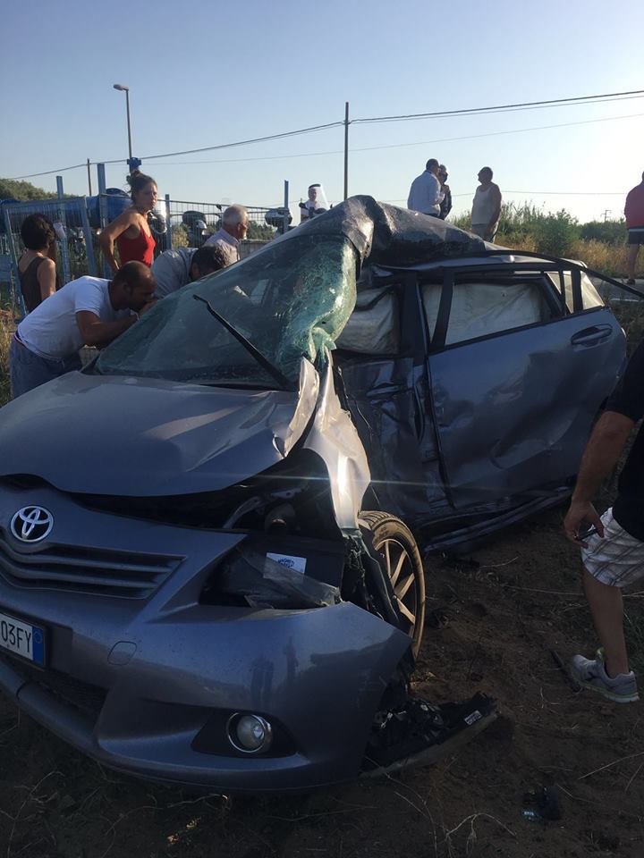 FOTO - Auto contro autobus, morte due donneLe immagini dell'incidente e delle vittime