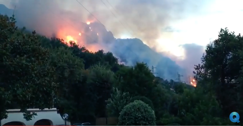 VIDEO - Il pauroso incendio che ha lambito delle abitazioni a Maratea