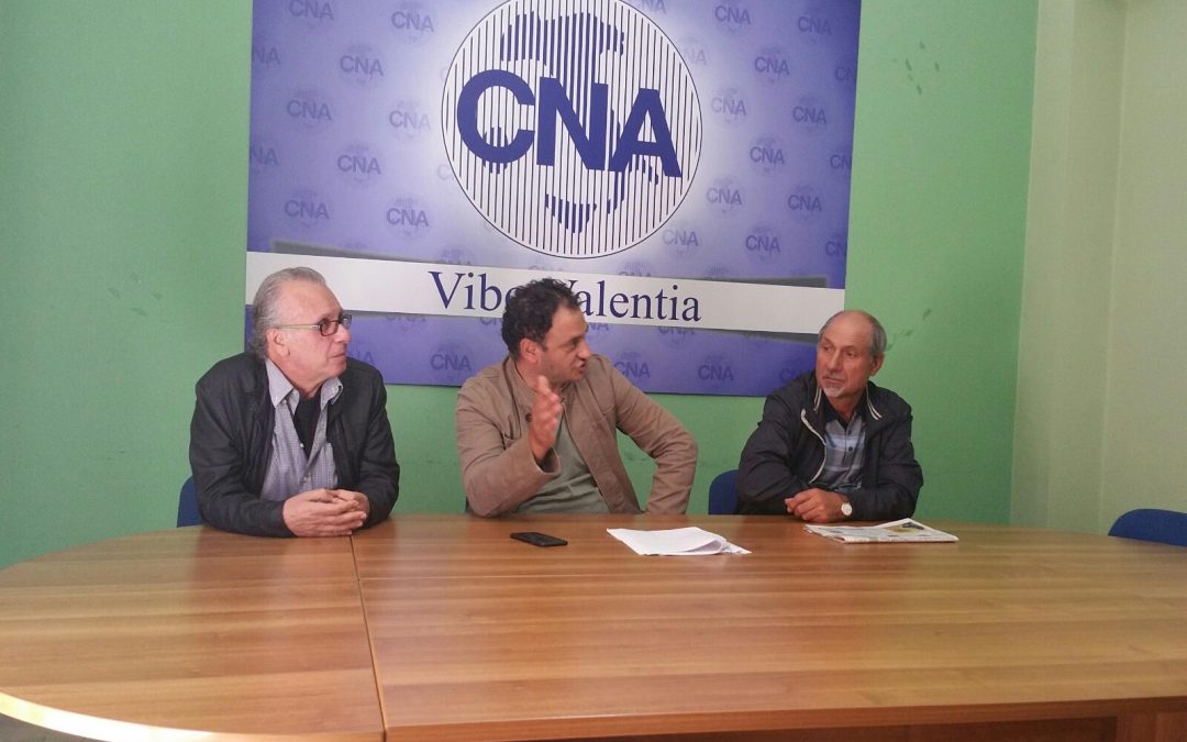 Giovanni Cugliari e i dirigenti della Cna durante la conferenza stampa sull'accaduto