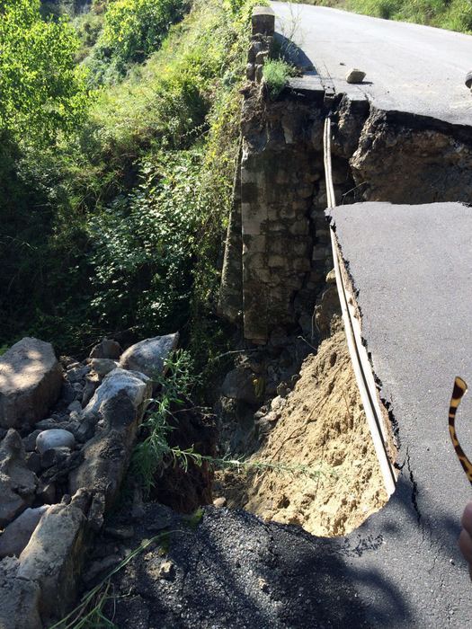 Crolla un ponte in provincia di Crotone, isolato il comune di Petilia Policastro