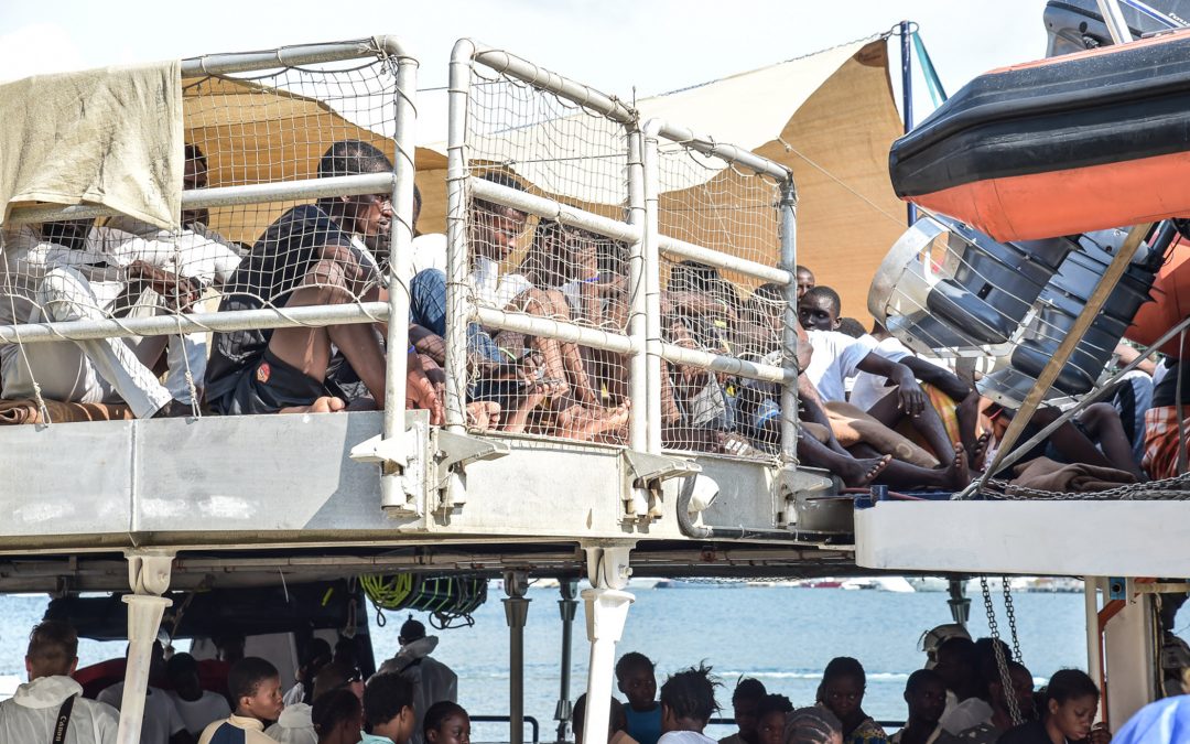 FOTO – Le immagini dell’ennesimo sbarco di migranti nel vibonese