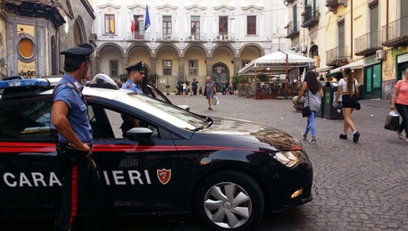 Alcool a minorenni, tre persone denunciate a Napoli