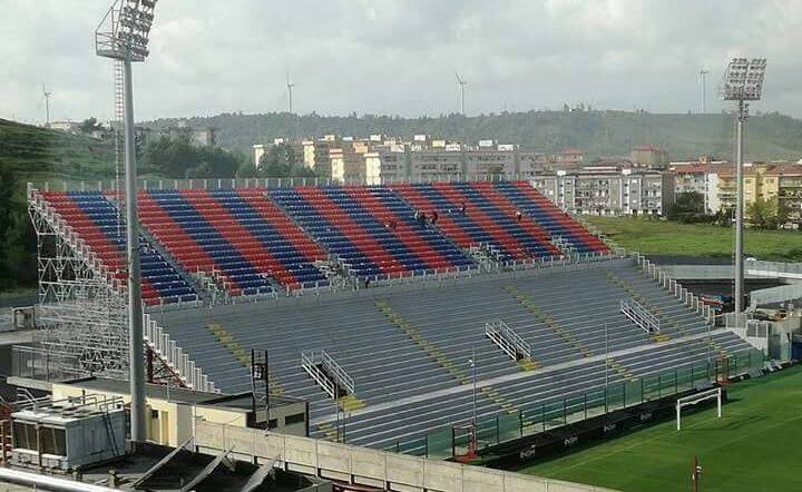 Calcio, il Crotone giocherà allo stadio “Scida”  Ordinanza del sindaco: ecco la divisione dei posti