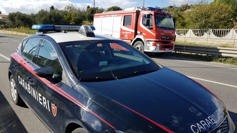 Ancora un grave incidente stradale sulla statale 106Auto contro furgone nel Catanzarese, morto un uomo
