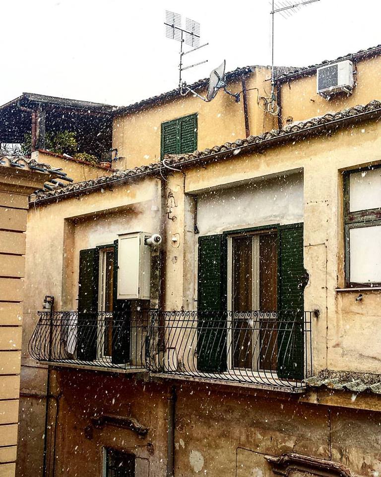 Maltempo, leggere nevicate in corso sull'A2, da domani previsti miglioramenti 