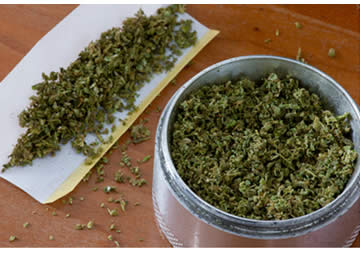 Trovato in possesso di diverse dosi di marijuanaArrestato dalla polizia un giovane a Paola