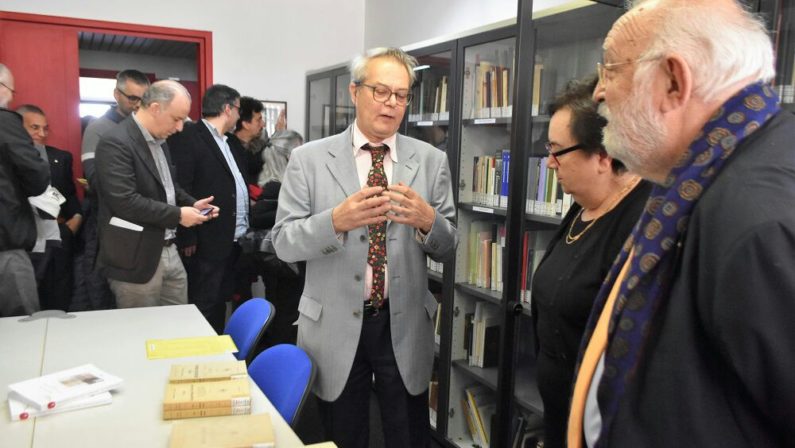 Cosenza, inaugurata la sala di ricerca Tullio De MauroL'Unical rende omaggio al linguista scomparso a gennaio