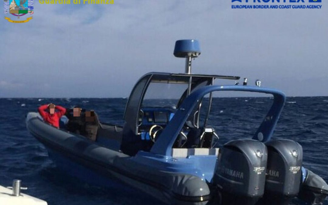 VIDEO – Operazione internazionale con inseguimento in mare  Sette persone arrestate e sequestrata droga per 10 milioni