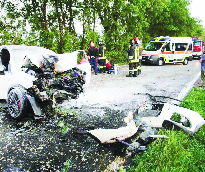 Gravissimo incidente stradale poch giorni prima PasquaFerito un giovane calabrese, muore la compagna incinta