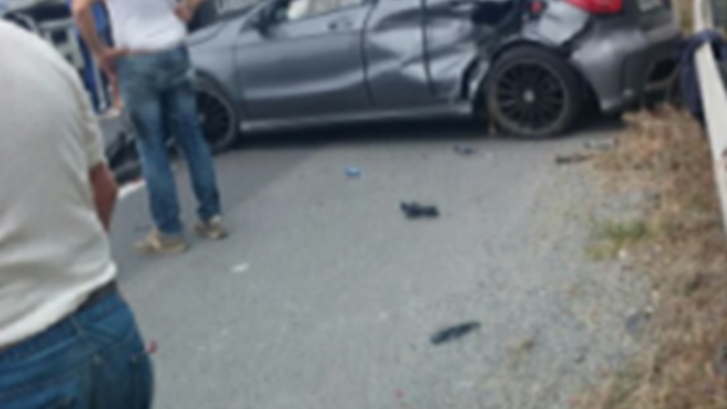 Grave incidente stradale in provincia di CosenzaTre feriti, necessario l'intervento dell'elisoccorso
