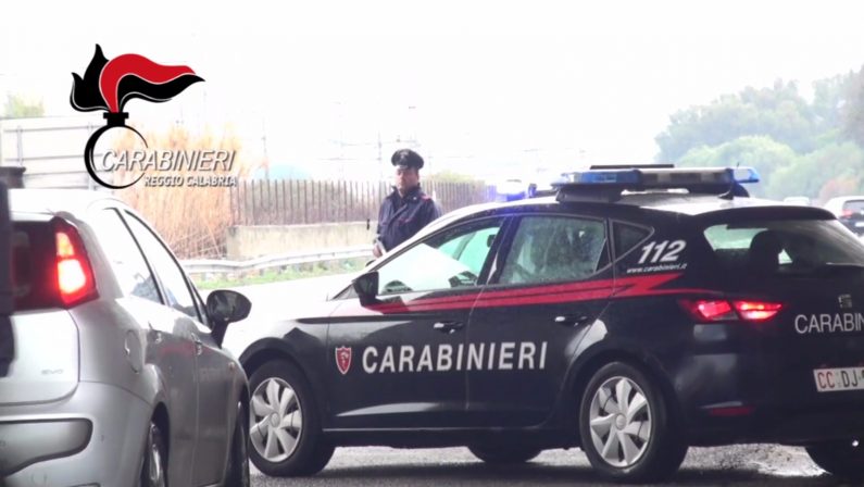 Svaligiano un’azienda fallita pochi mesi fa  Due persone arrestate dai carabinieri nel Reggino