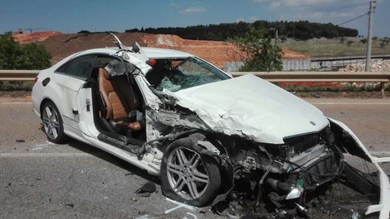 Spaventoso incidente stradale per Auteri: auto distrutta e tanta paura per il mister del Matera