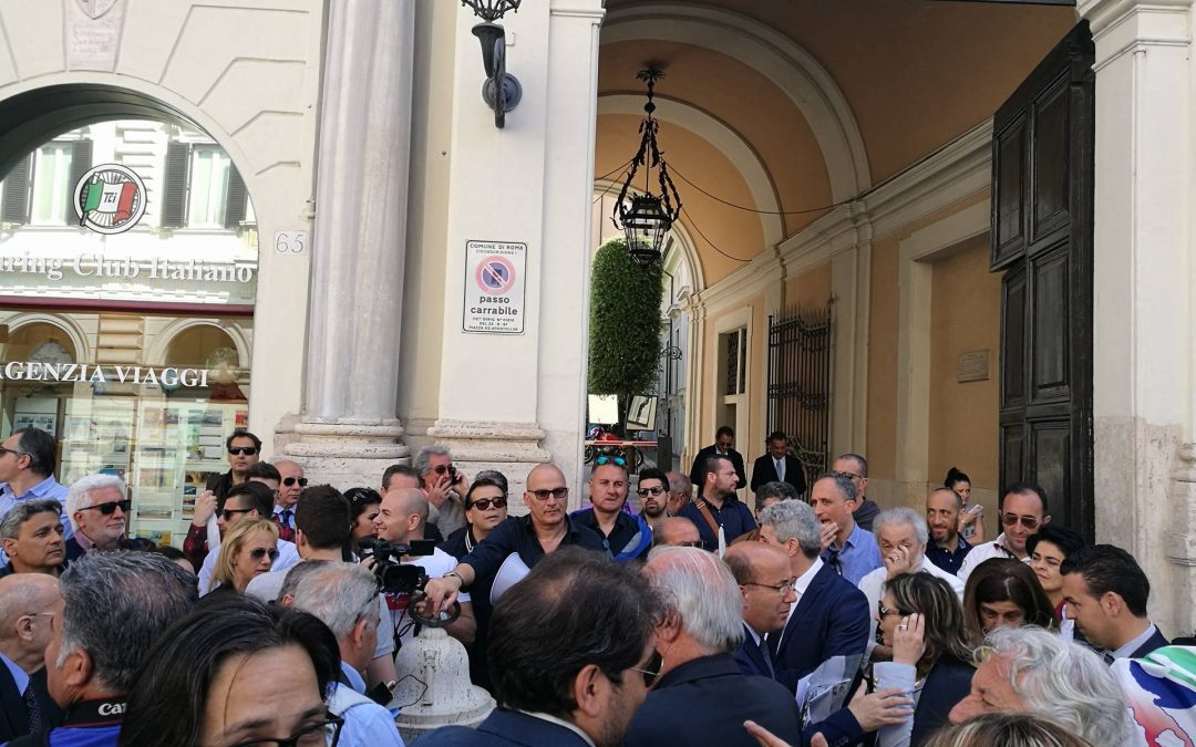 FOTO – No alla chiusura del tribunale di Rossano, protesta a Roma