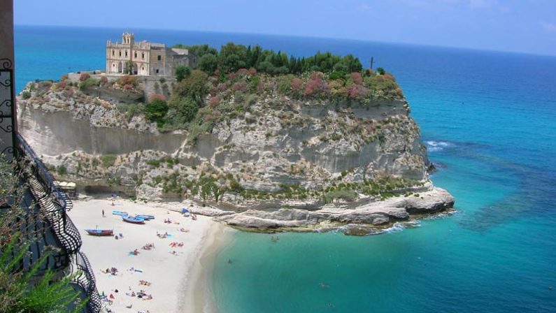 La bellezza di Tropea ammalia i turisti di tutta ItaliaLa perla del Tirreno spopola su Instagram