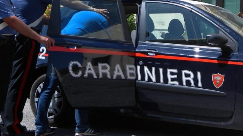 Era ricercato per un furto commesso a Gioia Tauro, arrestato dopo un'irruzione dei carabinieri