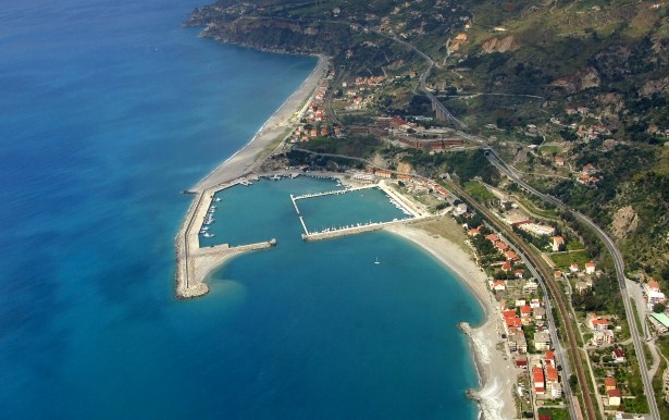 La spiaggia di Cetraro e il litorale di LampetiaLe meraviglie della Calabria, una regione da scoprire