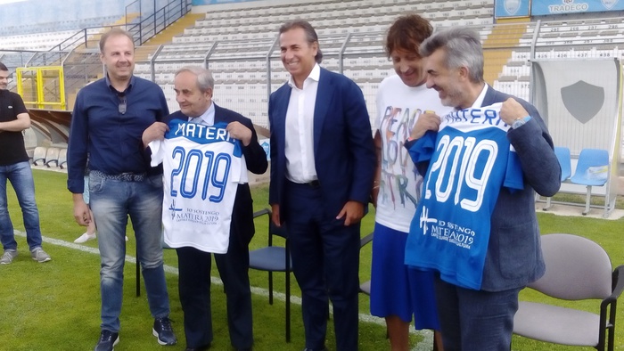 Calcio Lega Pro, il Matera celebra il 2019: logo di sostegno sulla maglia ufficiale