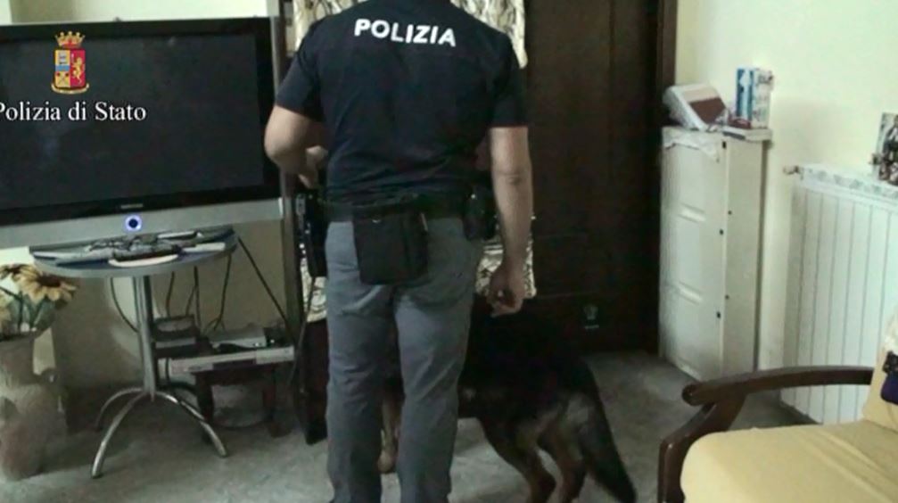 VIDEO – Operazione Pit Stop, 4 arresti nel Lametino  Spaccio di droga davanti ai locali pubblici